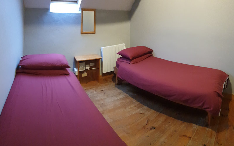 Twin room in Deepdale Granary - Self catering group accommodation for up to 16 people on the beautiful North Norfolk Coast
